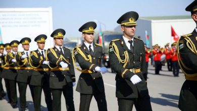 Bu hərbçilərin xidmət müddəti 6 ay azaldılacaq 3 zabit herbici parad